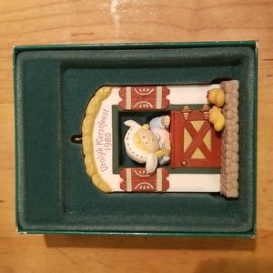 Hallmark Keepsake Ornament 1986 "Vrolyk Kerstfeest"